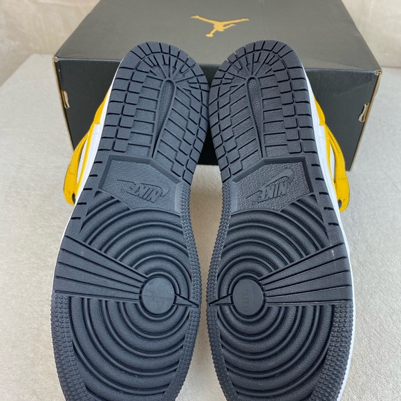 Nike Air Jordan 1 Mid GS “University Gold” - Picture 6 of 6